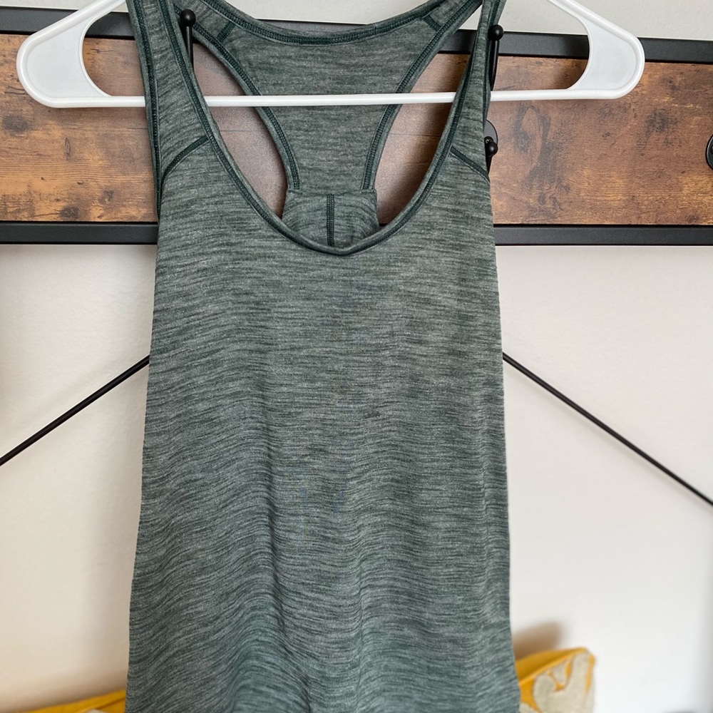 Lululemon essential pleated tank top